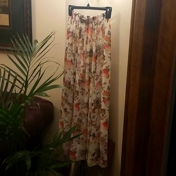 Gorgeous chiffon floral skirt - Picture 2 of 4